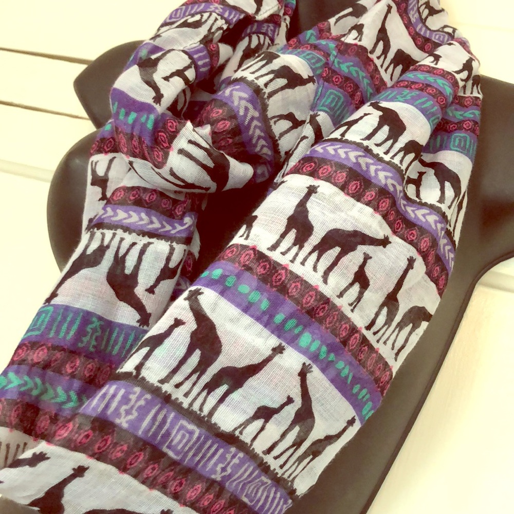 Scarf with giraffe pattern